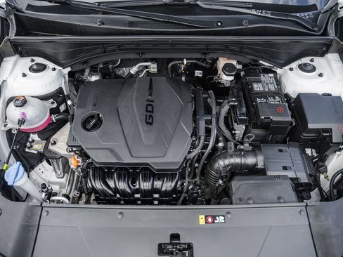 Used 2024 Kia Sorento S image 17