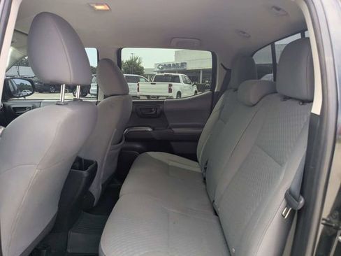 Used 2020 Toyota Tacoma SR5 AWD/4WD image 12