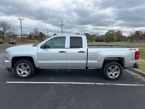 Used 2018 Chevrolet Silverado 1500 Custom w/ Custom Value Package image 4