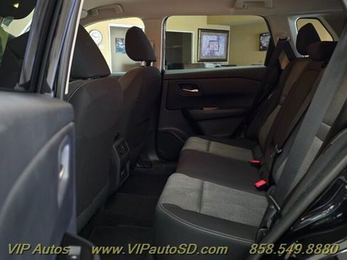 Used 2025 Nissan Rogue SV image 17