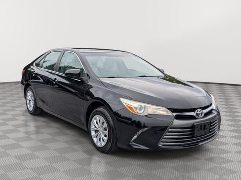 Used 2017 Toyota Camry LE FWD image 7