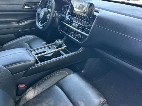Used 2023 Nissan Pathfinder SL image 19