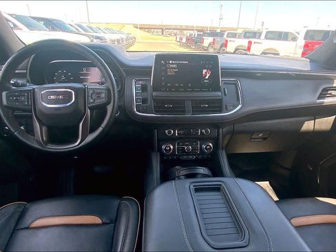 Used 2024 GMC Yukon XL AT4 w/ AT4 Premium Package AWD/4WD image 16