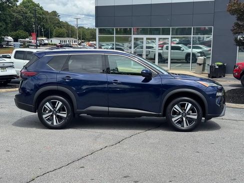 Certified 2026 Nissan Rogue SL FWD image 2
