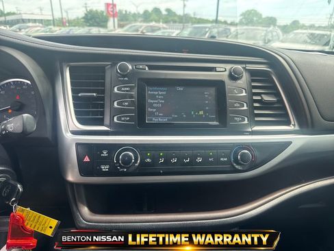 Used 2019 Toyota Highlander LE image 16