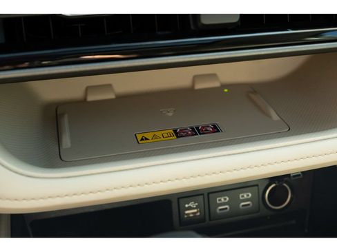 Used 2025 Toyota Highlander XLE FWD image 30