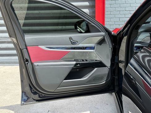 Used 2023 BMW 740i image 14