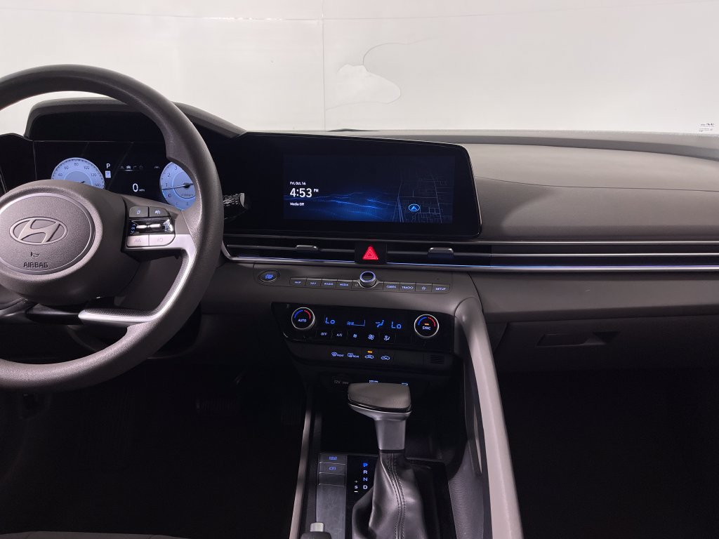 Certified 2024 Hyundai Elantra SEL FWD image 17