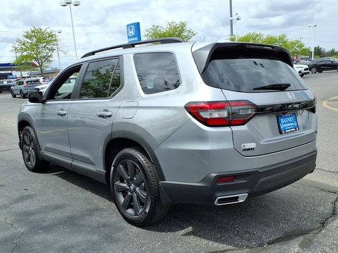 Certified 2025 Honda Pilot Sport image 8