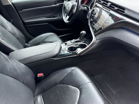 Used 2018 Toyota Camry XSE image 19