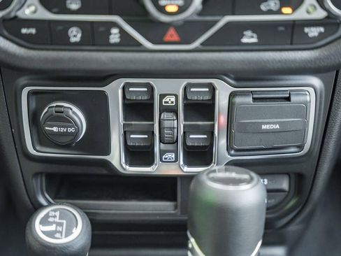 New 2025 Jeep Gladiator Sport image 25