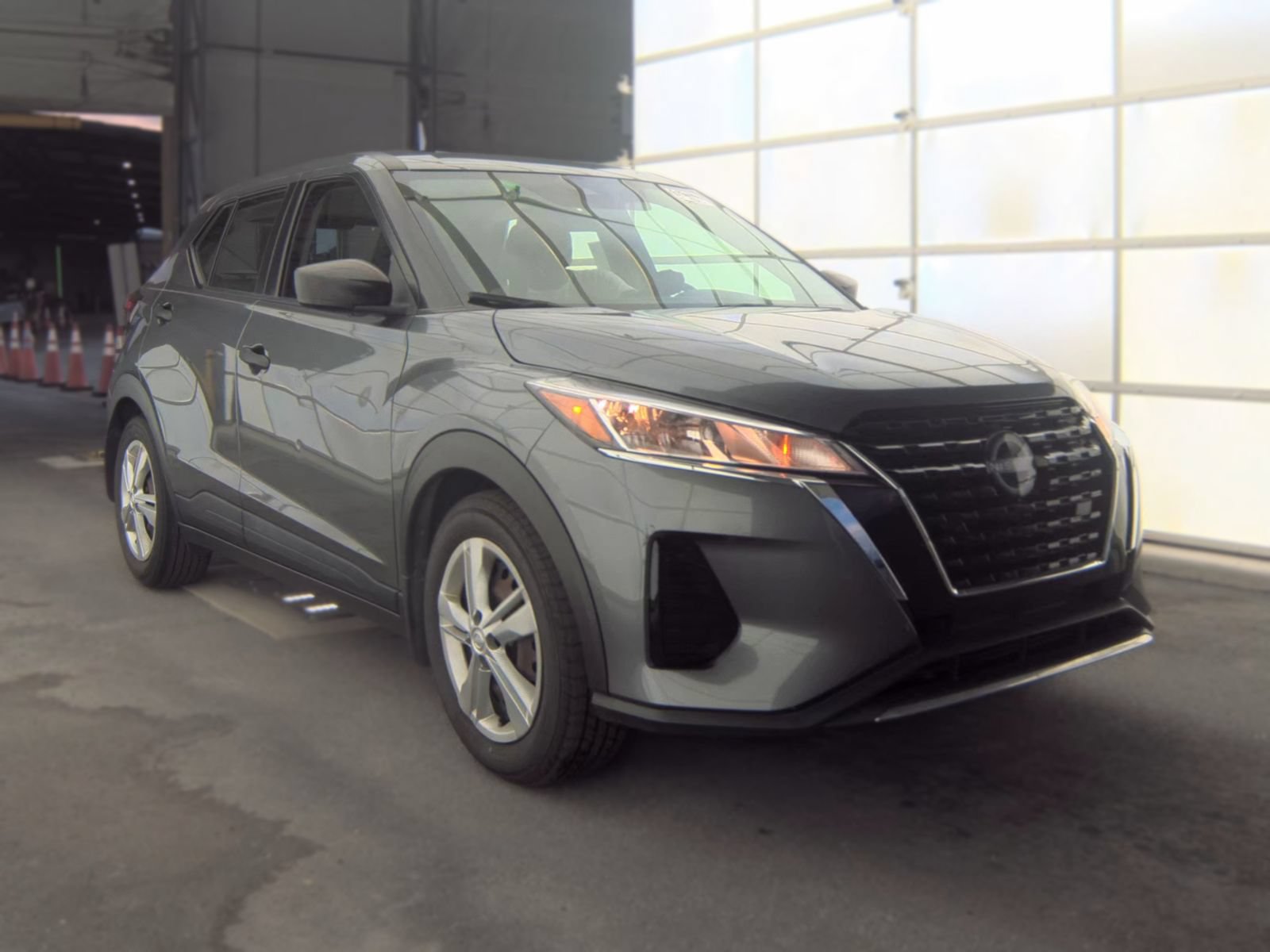 Used 2023 Nissan Kicks S FWD image 4