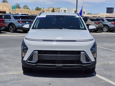 Used 2025 Hyundai Kona SEL FWD image 2
