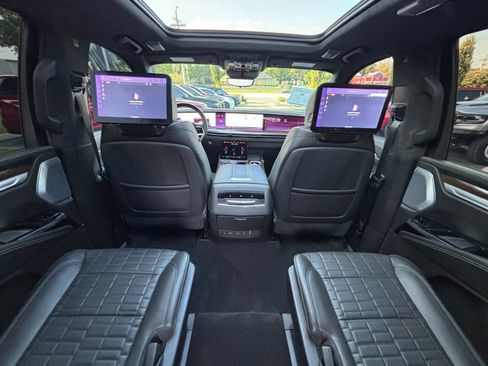 Used 2026 Cadillac Escalade Platinum Sport w/ LPO, ONYX Package AWD/4WD image 37