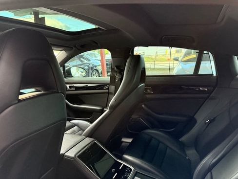 Used 2017 Porsche Panamera 4 AWD/4WD image 19