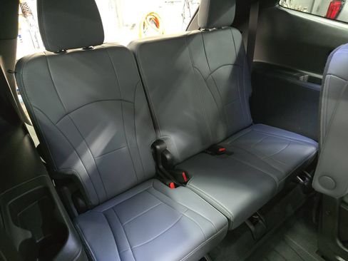 Used 2023 Buick Enclave Essence w/ Experience Buick Package AWD/4WD image 13