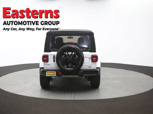 Used 2022 Jeep Wrangler Unlimited Sahara w/ Cold Weather Group AWD/4WD image 38