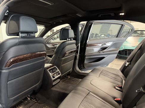 Used 2019 BMW 750i xDrive w/ Executive Package AWD/4WD image 4