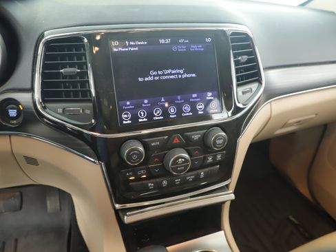 Used 2019 Jeep Grand Cherokee Limited image 13