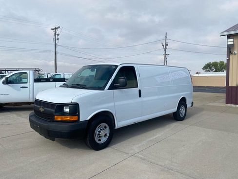 Used 2014 Chevrolet Express 3500 Extended image 3