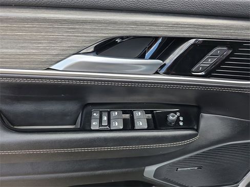 Used 2024 Jeep Wagoneer Series III image 13