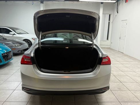 Used 2018 Chevrolet Malibu LT image 19