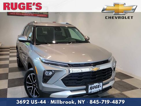 Used 2025 Chevrolet TrailBlazer LT AWD/4WD image 1