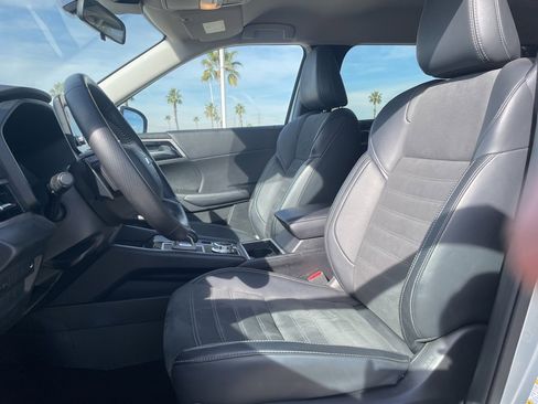 Used 2024 Mitsubishi Outlander SE Black Edition image 7