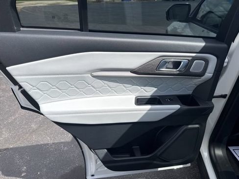 New 2026 Ford Explorer Platinum w/ LUX Leather Package AWD/4WD image 11
