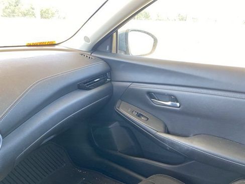 Used 2024 Nissan Sentra SV FWD image 17