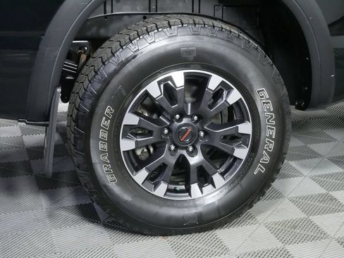 Used 2021 Nissan Titan PRO-4X w/ Pro-4x Convenience Package AWD/4WD image 10