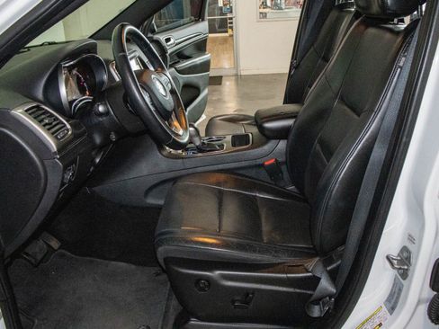 Used 2018 Jeep Grand Cherokee Limited w/ Luxury Group II RWD image 8