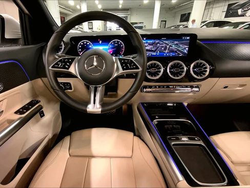 Used 2025 Mercedes-Benz GLA 250 4MATIC image 5