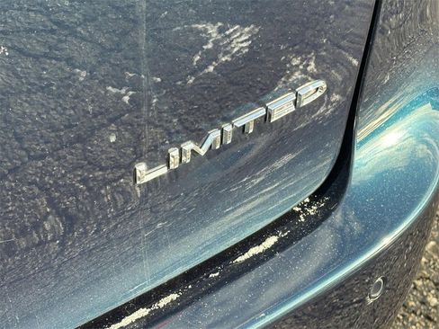 Used 2022 Chrysler Pacifica Limited image 10