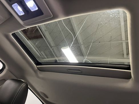 Used 2014 RAM 1500 Laramie w/ Convenience Group image 10