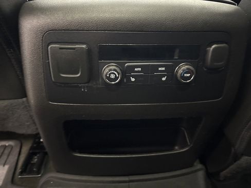 Used 2017 Chevrolet Suburban Premier image 29
