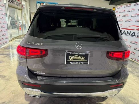 Used 2023 Mercedes-Benz GLB 250 w/ Premium Package image 9