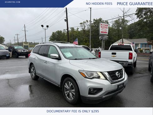 Used 2020 Nissan Pathfinder SL image 1
