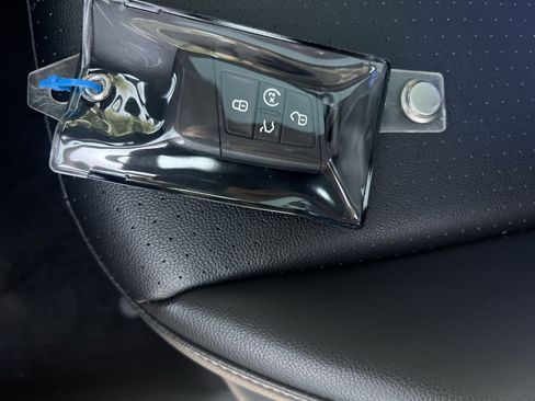 Certified 2024 Volkswagen Tiguan SE w/ Panoramic Sunroof Package image 34