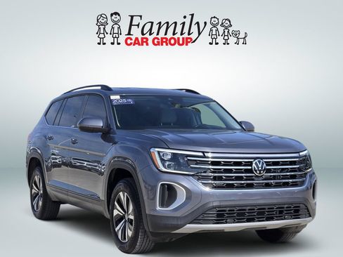 Used 2025 Volkswagen Atlas SE AWD/4WD image 2