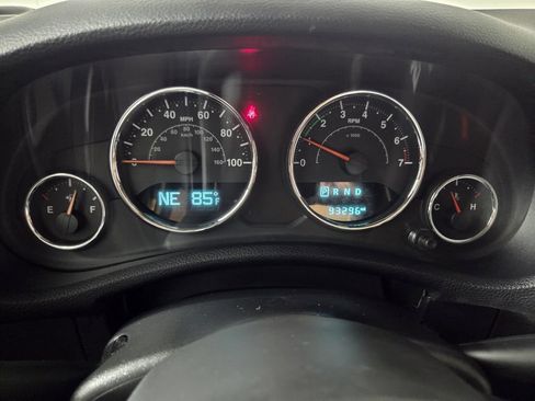 Used 2018 Jeep Wrangler Unlimited Sahara w/ Connectivity Group AWD/4WD image 14