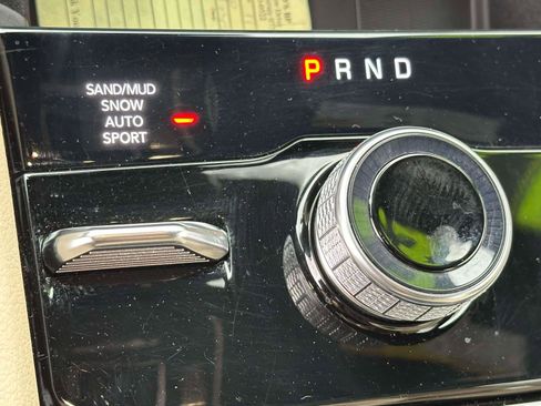 Used 2023 Jeep Grand Cherokee Limited w/ Luxury Tech Group II image 27