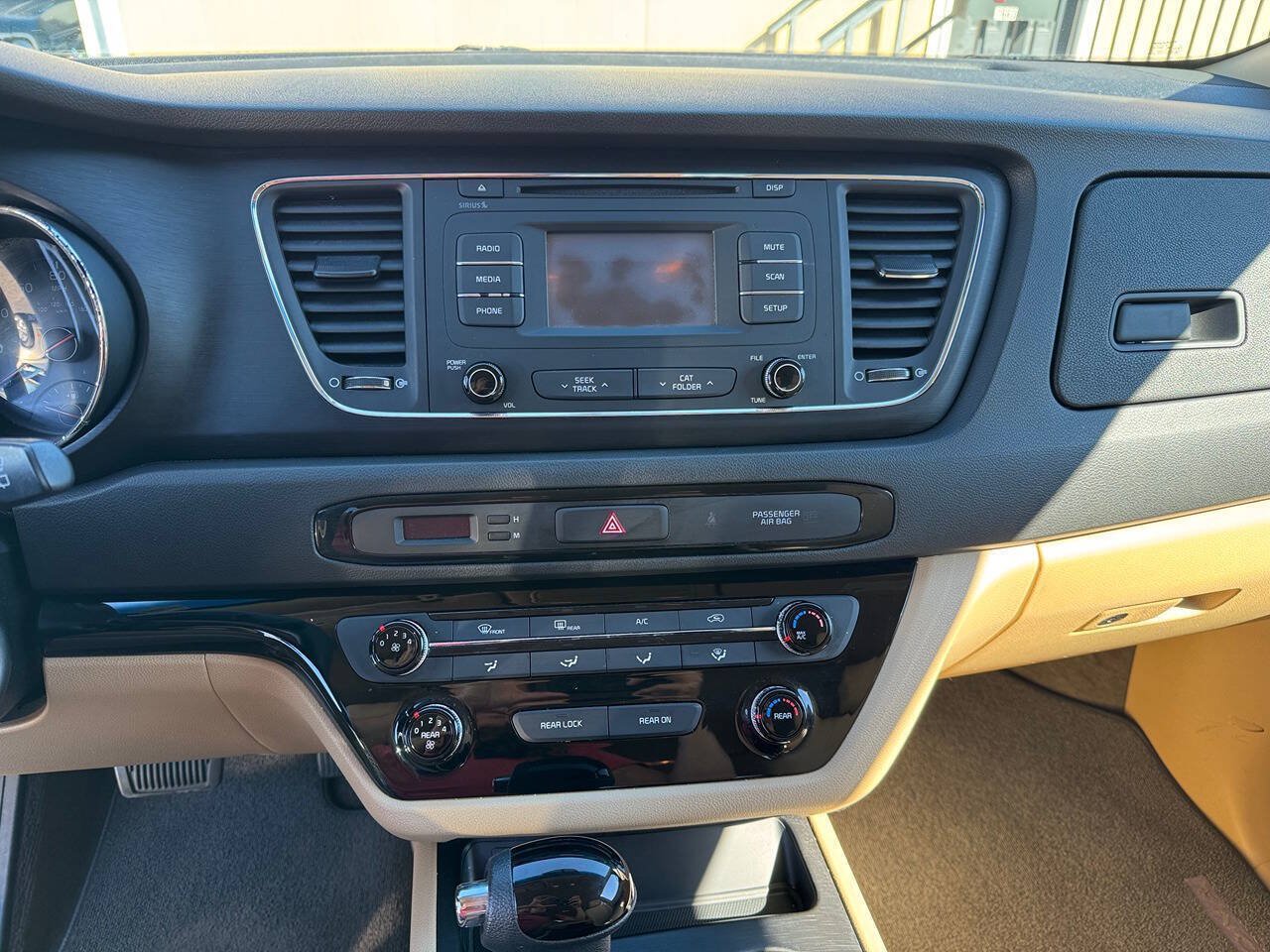 Used 2016 Kia Sedona LX FWD image 13