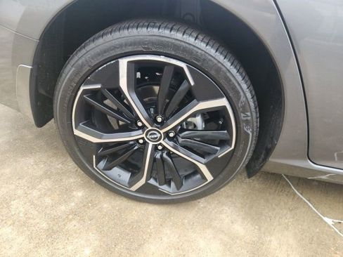 Certified 2024 Nissan Altima 2.5 SR w/ SR Premium Package image 9