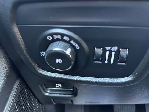 Used 2024 Jeep Grand Cherokee L Limited w/ Luxury Tech Group II image 18