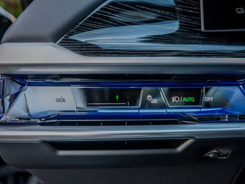 Used 2024 BMW i7 eDrive50 w/ M Sport Package image 8