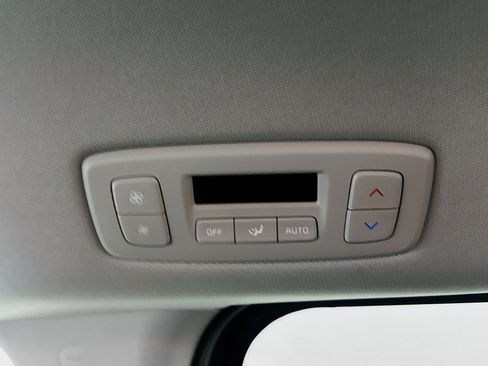 Used 2026 Kia Carnival FWD image 28