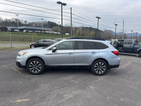 Used 2017 Subaru Outback 2.5i Limited w/ Popular Package #5 AWD/4WD image 5