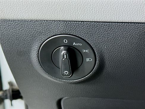 Used 2023 Volkswagen Taos SE w/ Panoramic Sunroof Package FWD image 16