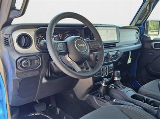 New 2025 Jeep Gladiator Sport video 3